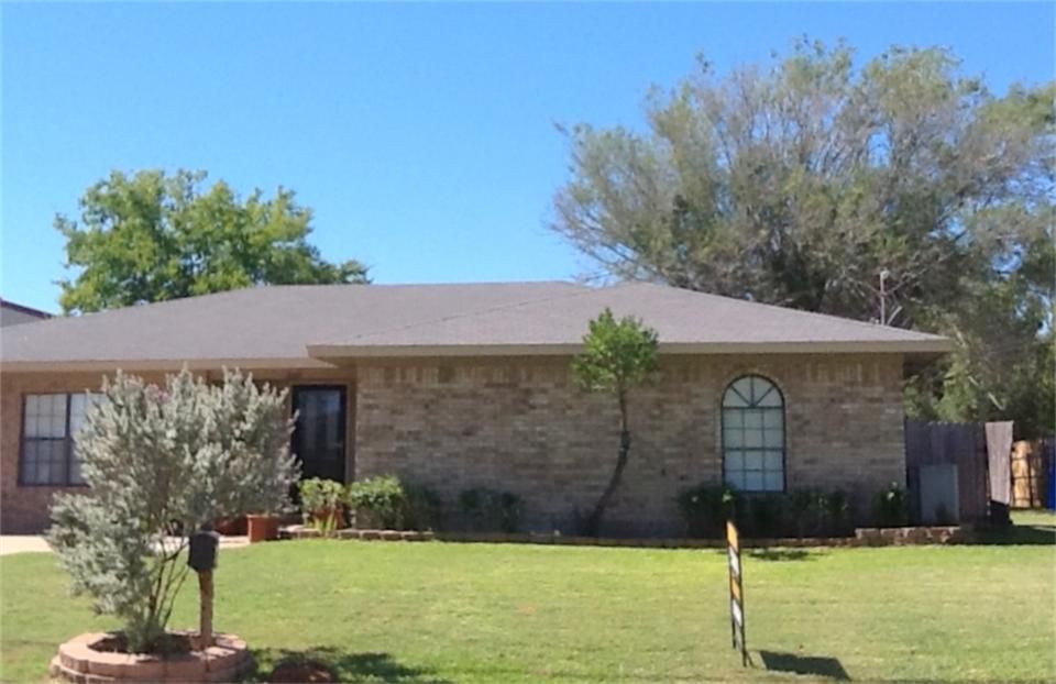 665 Edgewood Ave, Giddings, TX 78942