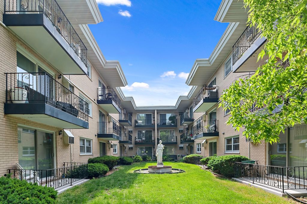 6161 W Higgins Ave #103, Chicago, IL 60630