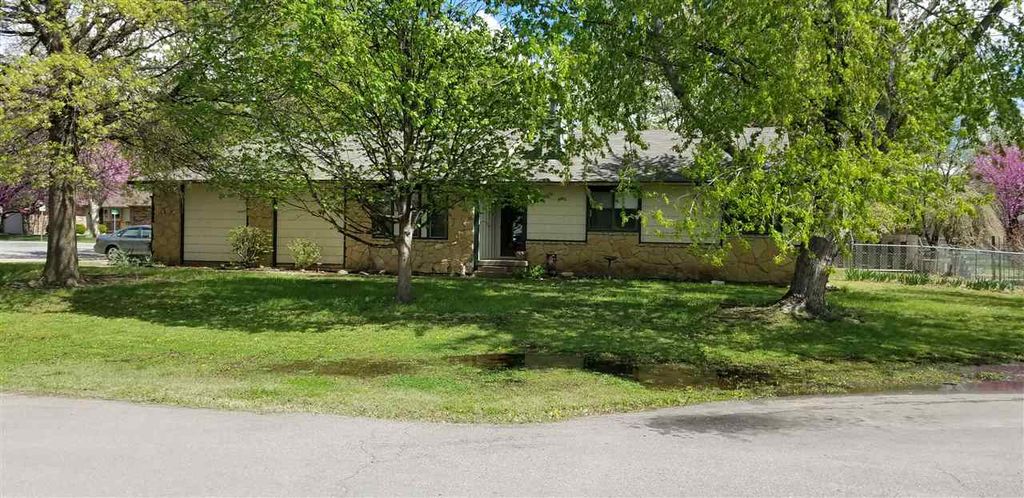 5 Windmill Ct, Valley Center, KS 67147