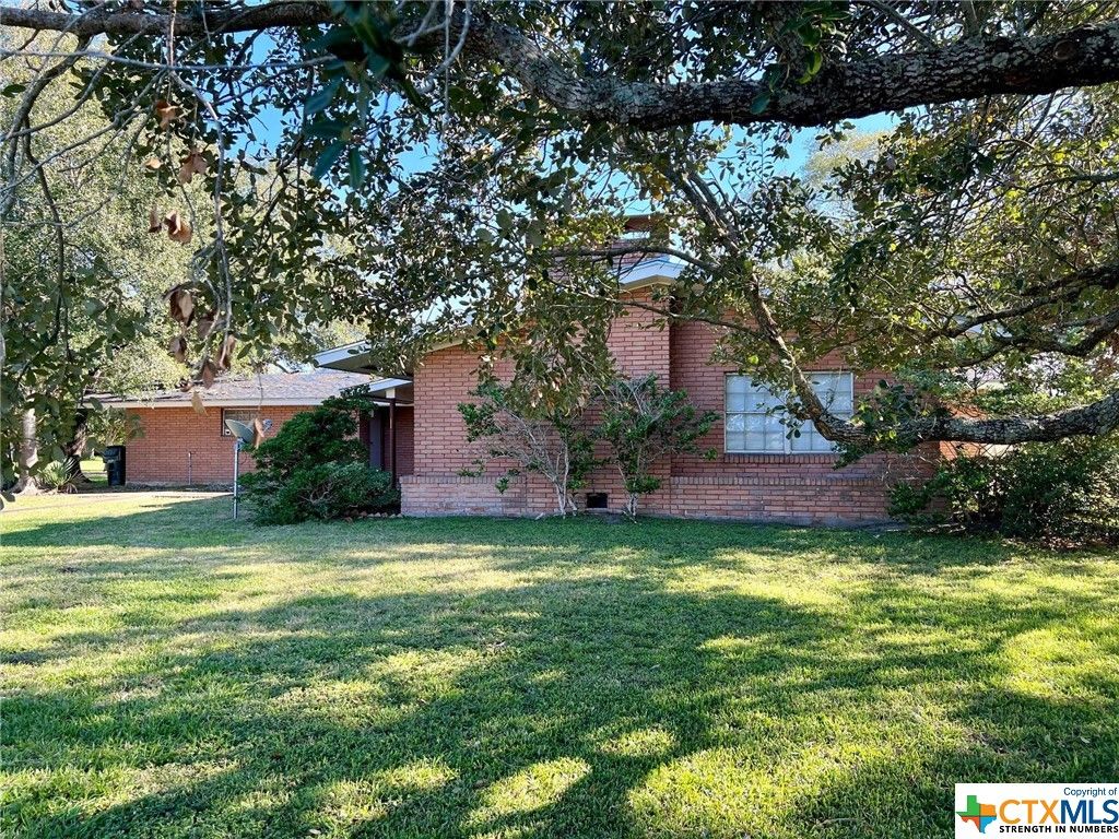 1415 W Main St, Edna, TX 77957 Trulia