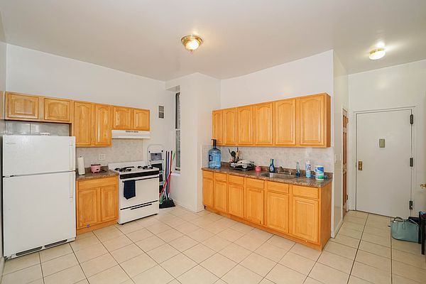 26-10 Hoyt Ave  S #2R, Astoria, NY 11102