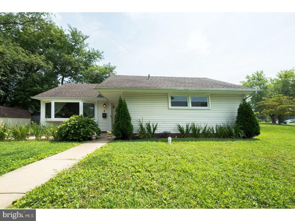 6 Gainor Rd, New Castle, DE 19720