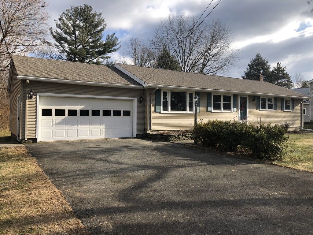 68 North St, Hatfield, MA 3 Bed, 1 Bath SingleFamily Home 24
