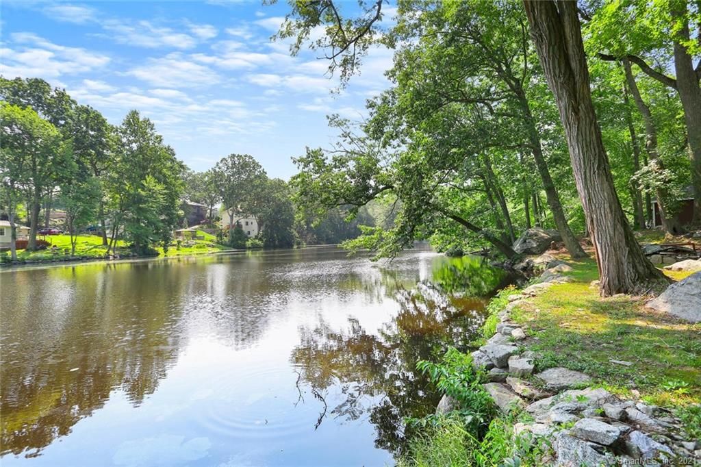 249 Circle Dr, Stratford, CT 06614