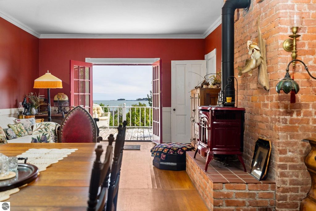 view 46th full size image of this home