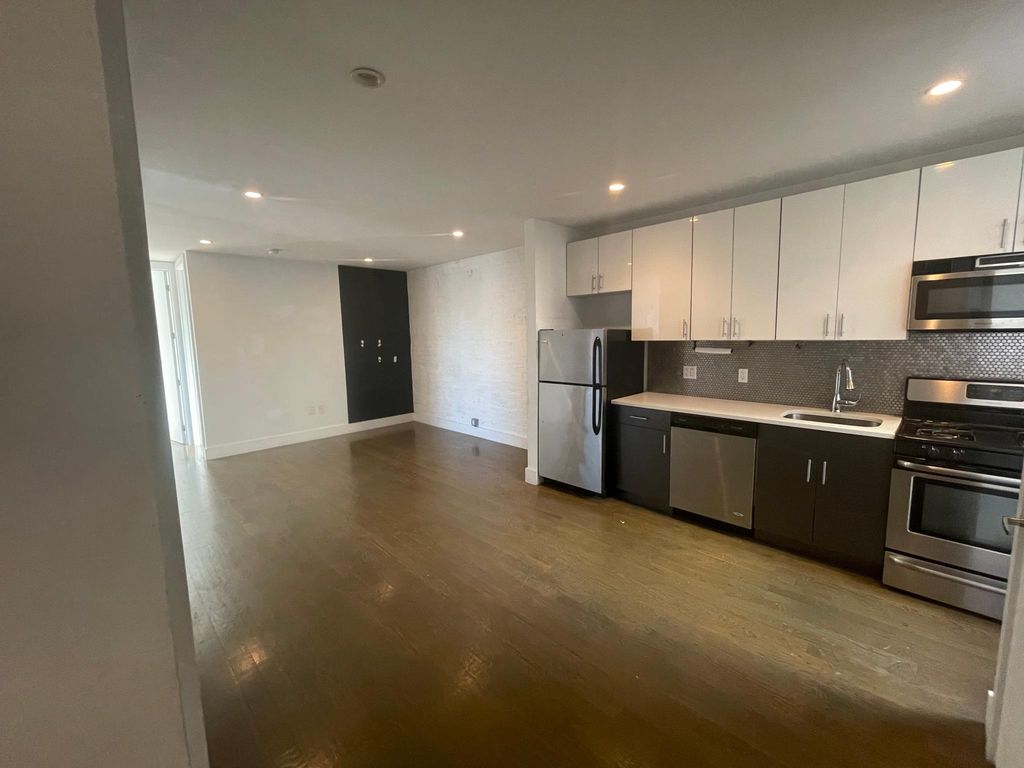 425 E 96th St #4, Brooklyn, NY 11212