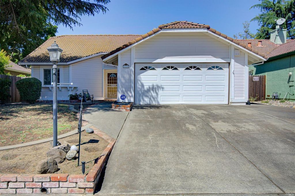 225 Concord Ave, Fairfield, CA 3 Bed, 2 Bath Single 225 Concord Ave, Fairfield, CA 3 Bed, 2 Bath Single