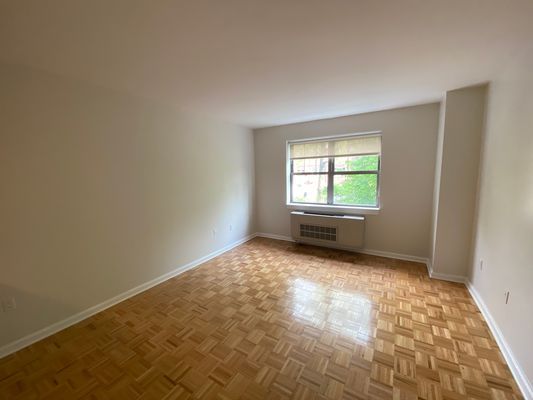 75-25 153rd St #716, Flushing, NY 11367
