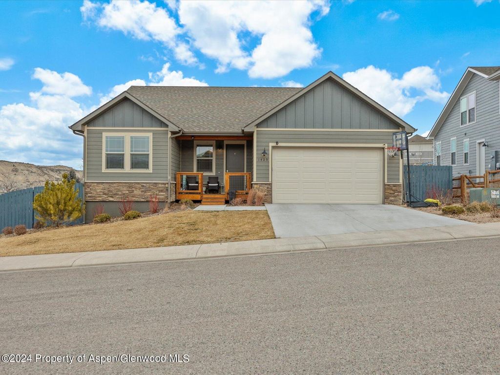 1429 Munro Ave, Rifle, CO 81650