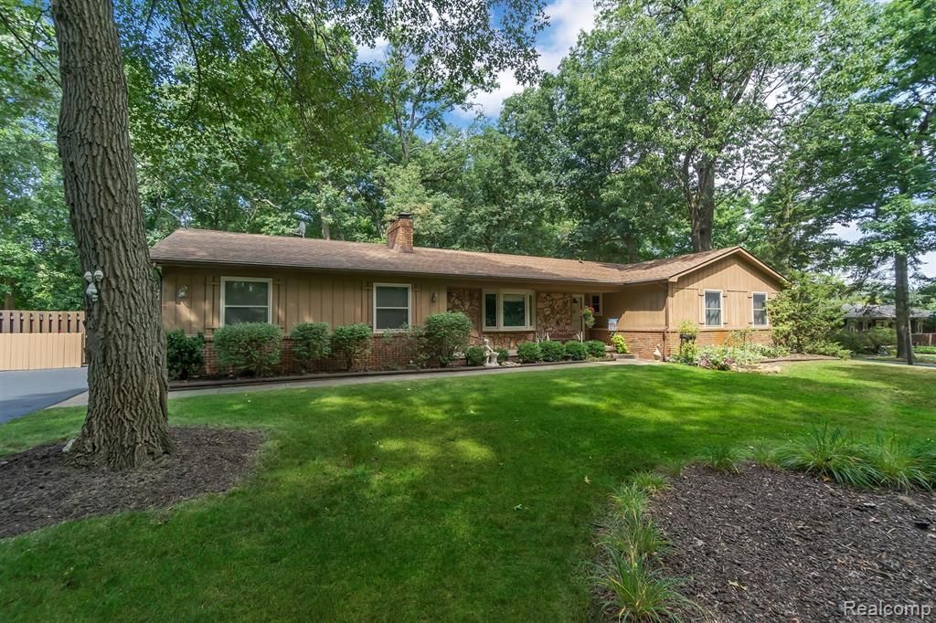 9780 Daleview Dr, South Lyon, MI 48178 Trulia