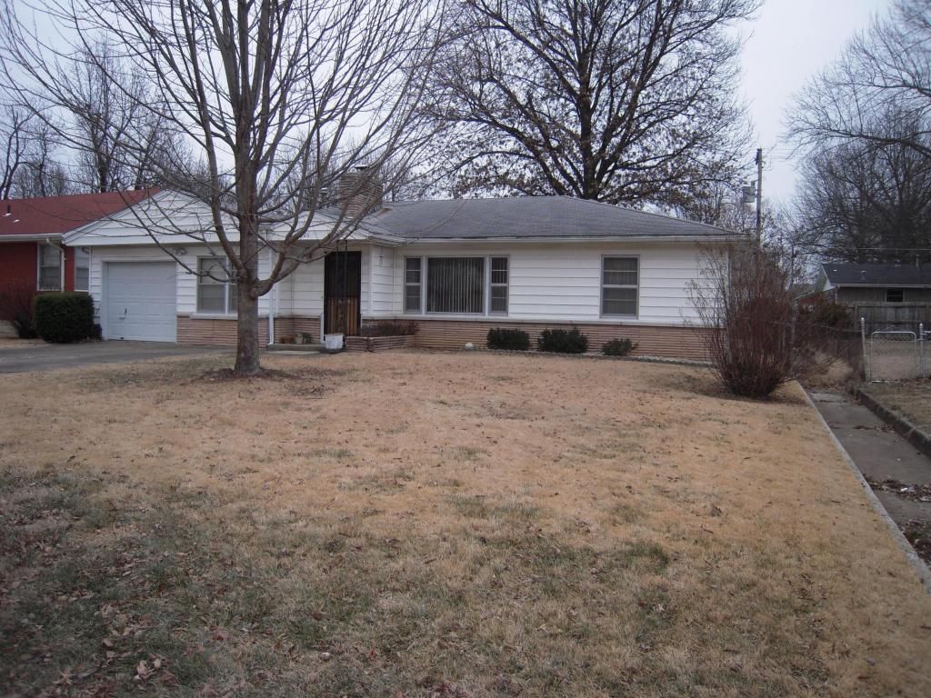 1926 S  Weller Ave, Springfield, MO 65804