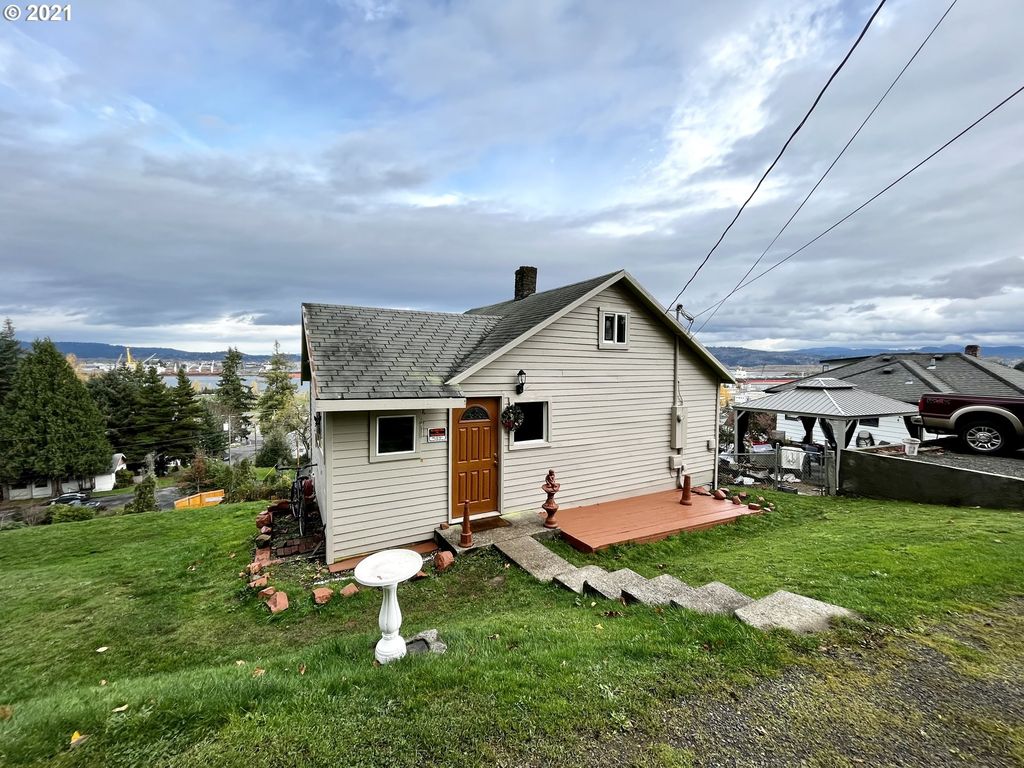425 W East St, Rainier, OR 97048