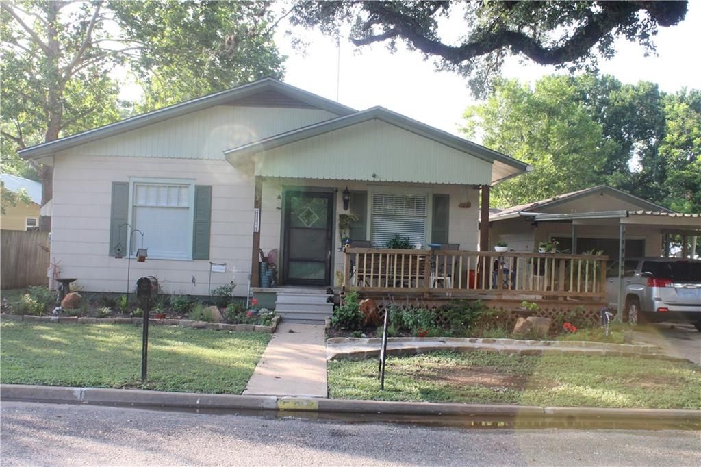 525 E Pecan St, La Grange, TX 78945