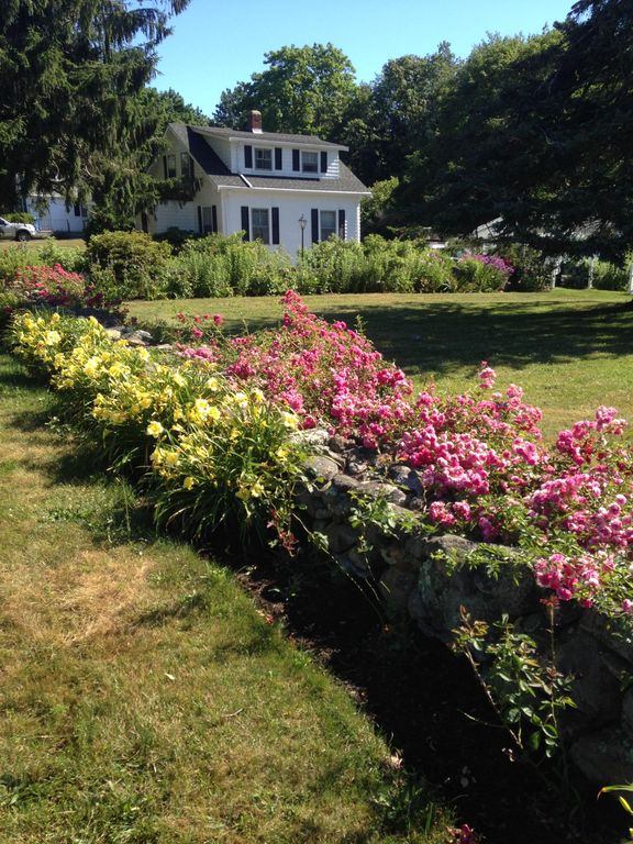 1048 Main Rd, Westport, MA 02790