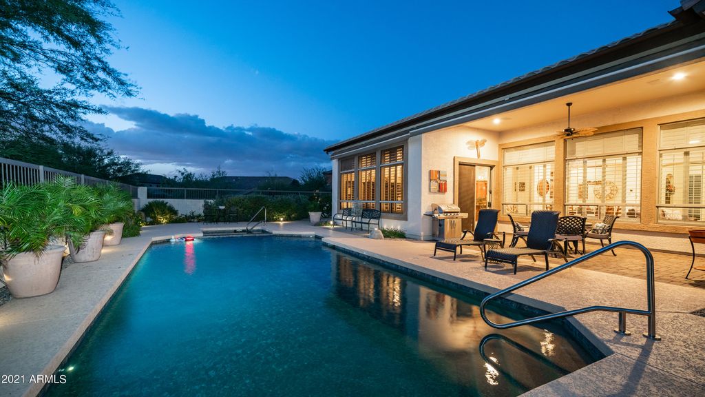 8205 E Sienna St, Mesa, AZ 85207