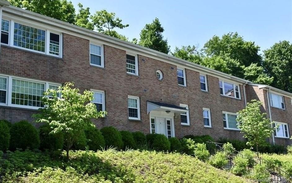 76 Heritage Hill Rd #A, New Canaan, CT - 2 Bed, 1 Bath Condo - 8 Photos