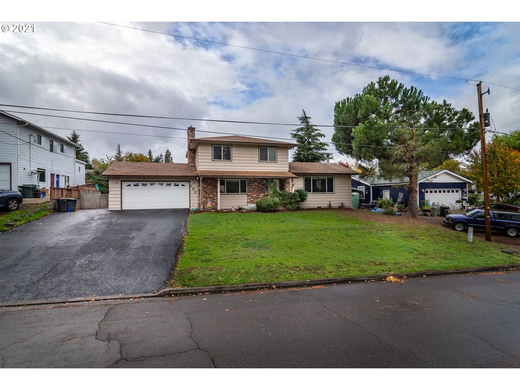 750 W Francis St, Roseburg, OR 97471