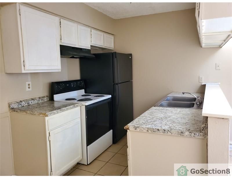 1400 Clamp Ave #401, San Antonio, TX 78221