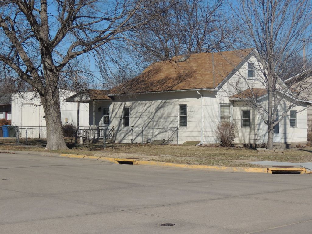602 E 31st St, Kearney, NE 68847