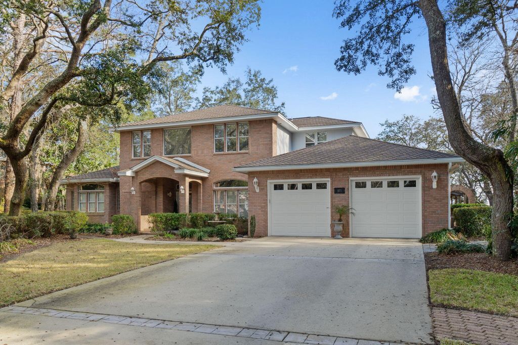 1071 Tree Point Dr, Fort Walton Beach, FL 32547