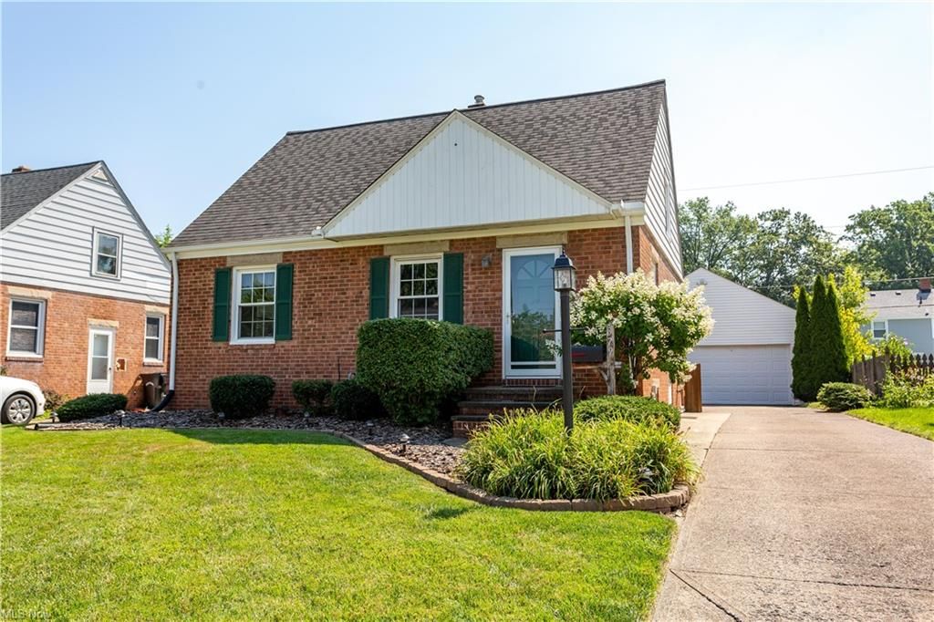 379 Hawthorne St, Elyria, OH 44035
