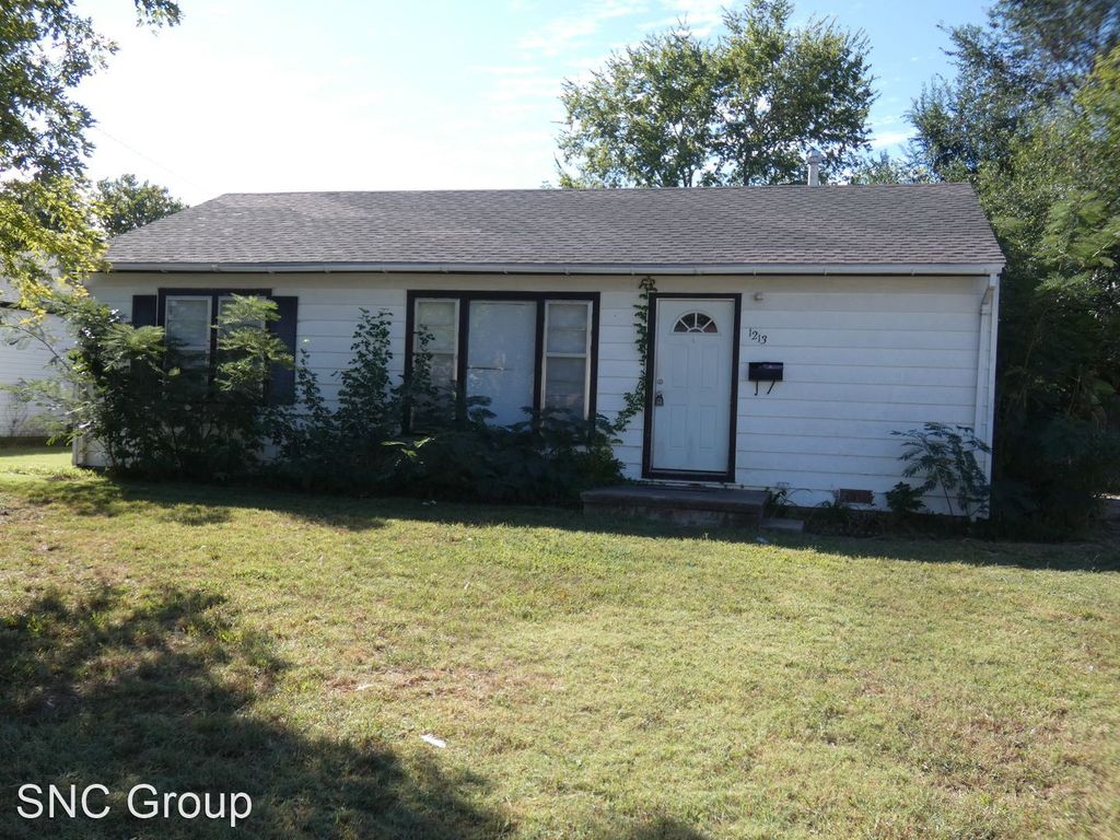 1213 W Calvert St, Wichita, KS 67217
