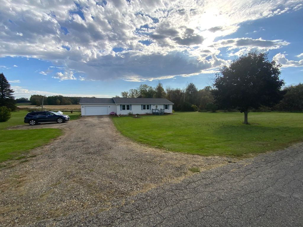 23650 29 1/2 Mile Rd, Springport, MI 49284