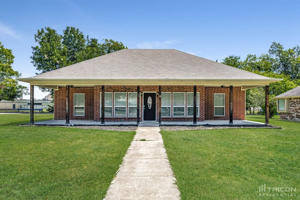 132 Pecan Grv, Lancaster, TX 75146