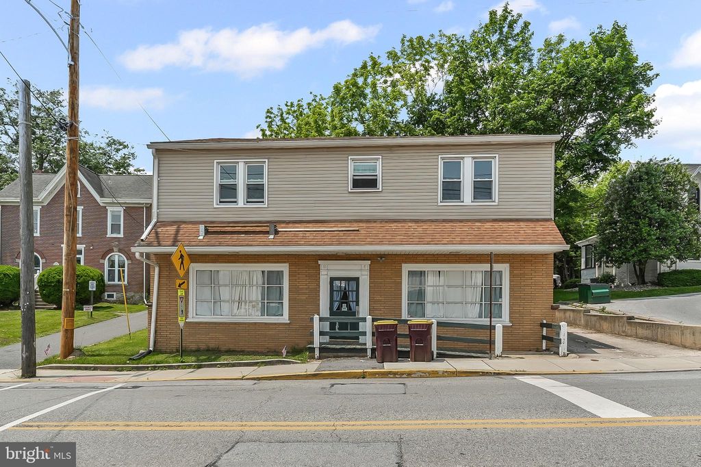 8 Prospect Ave, West Grove, PA 19390