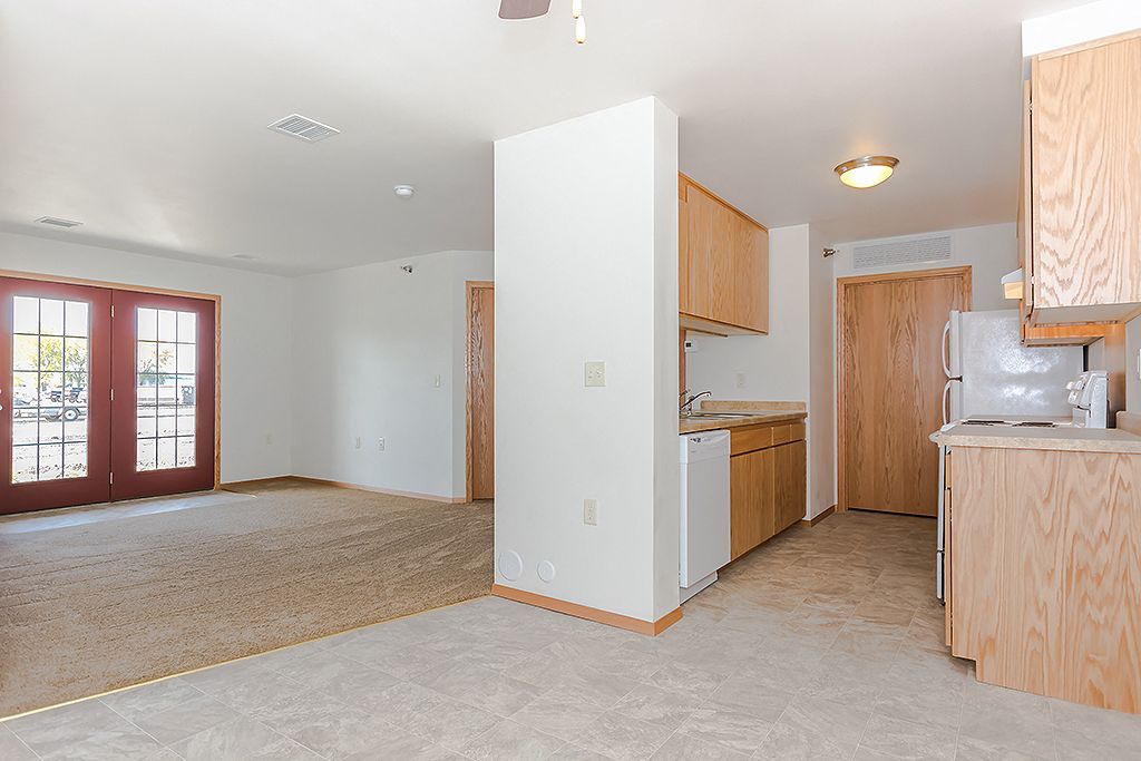 3550 S 17th St, Grand Forks, ND 58201