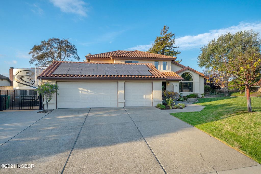 223 Wellington Dr, Santa Maria, CA 93455