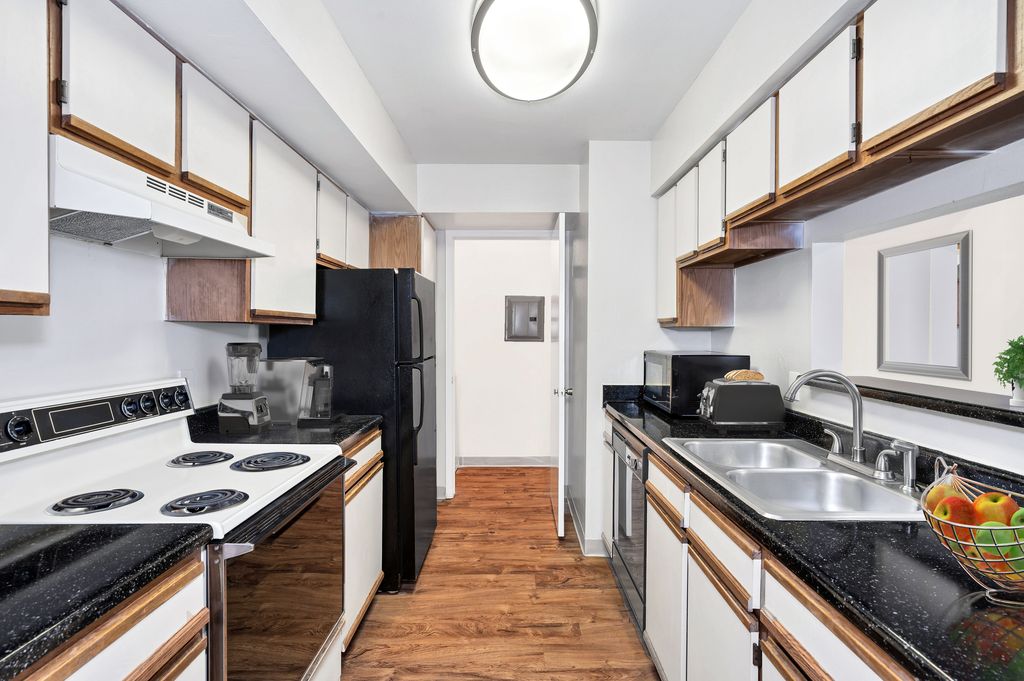 1723 Long Shadows Ct #-203, Woodbridge, VA 22192