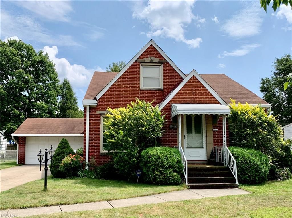 7453 Lanier Dr, Middleburg Heights, OH 44130