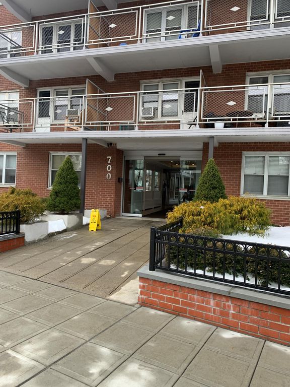 700 Summer St #4G, Stamford, CT 06901