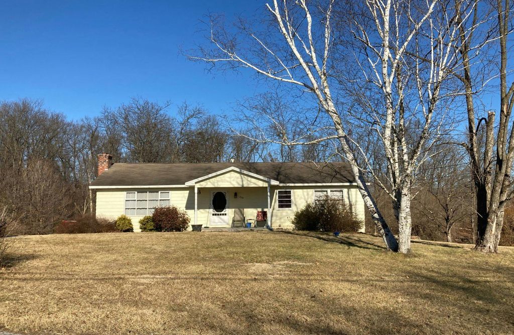 2387 Eagle School Rd, Martinsburg, WV 25404