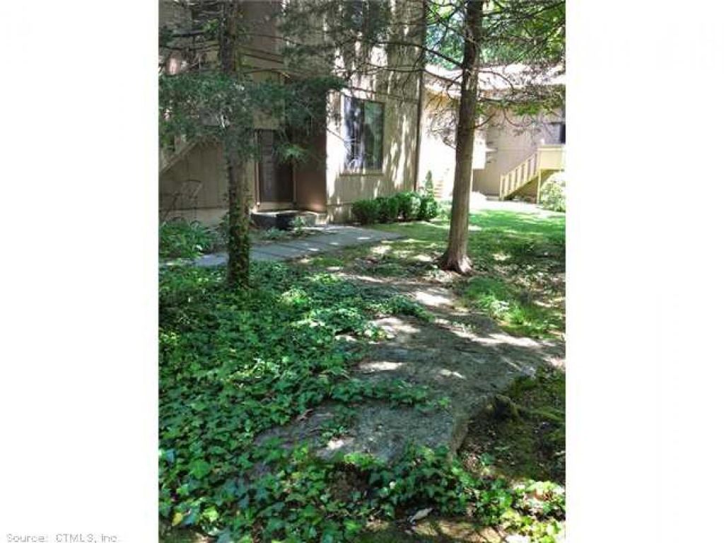 18 Granite Rd, Guilford, CT 06437
