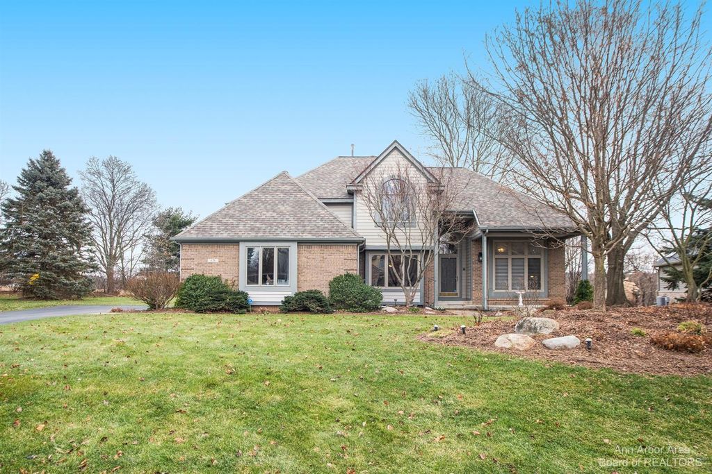676 Dornoch Dr, Ann Arbor, MI 48103