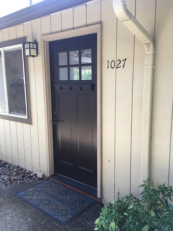 1027 Hazelwood Dr, Oregon City, OR 97045