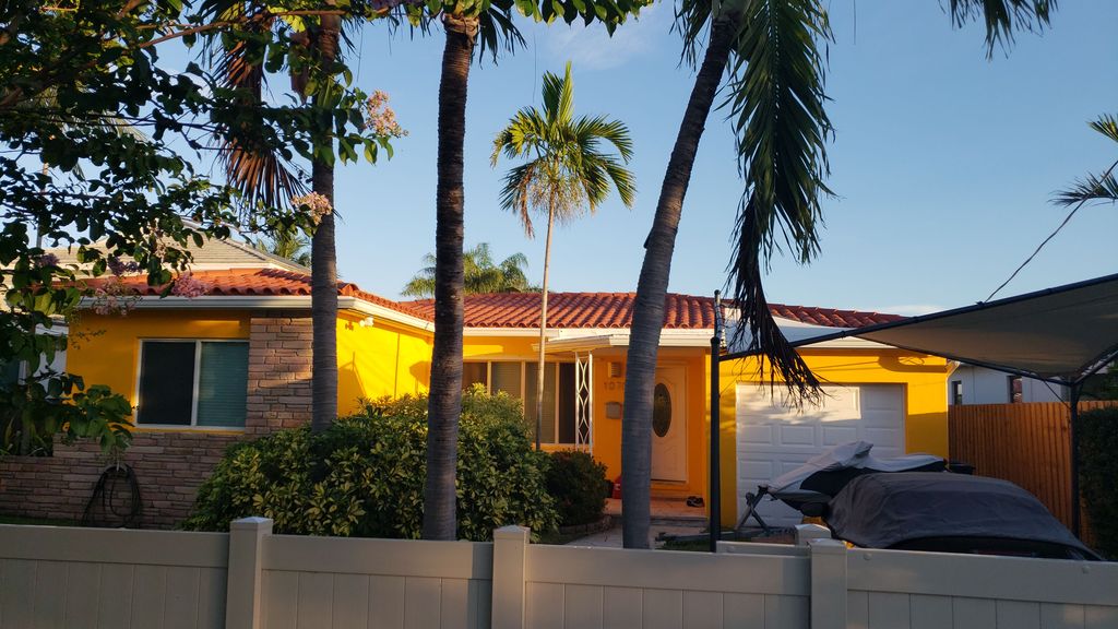 1070 Stillwater Dr, Miami Beach, FL 33141