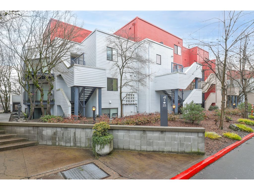 720 NW Naito Pkwy #D23, Portland, OR 97209