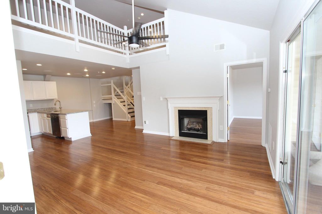 11828 Eton Manor Dr #301, Germantown, MD 20876