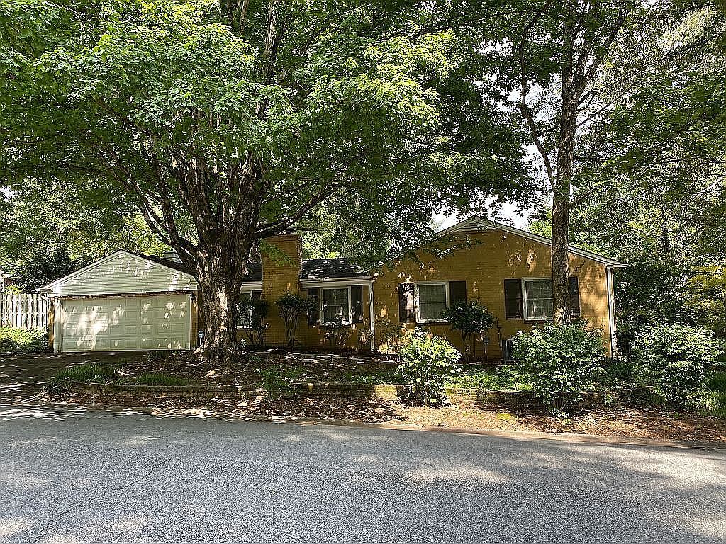 3210 W Market St, Greensboro, NC 27403