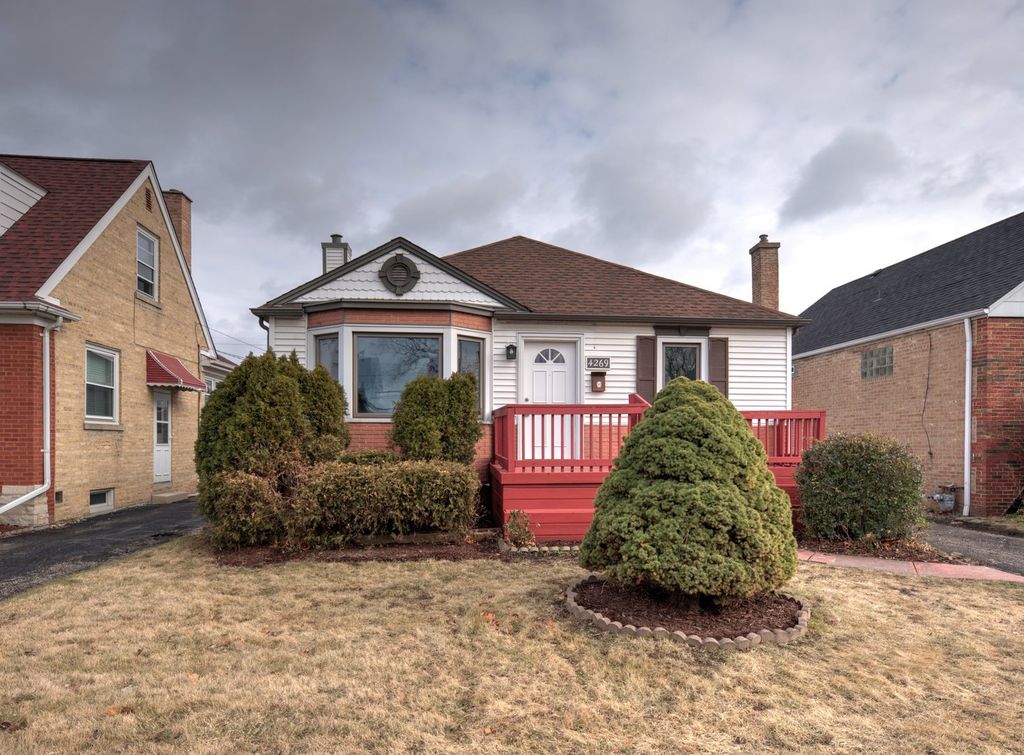 4269 Ruby St, Schiller Park, IL 60176