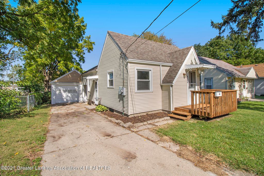 521 Emily Ave, Lansing, MI 48910