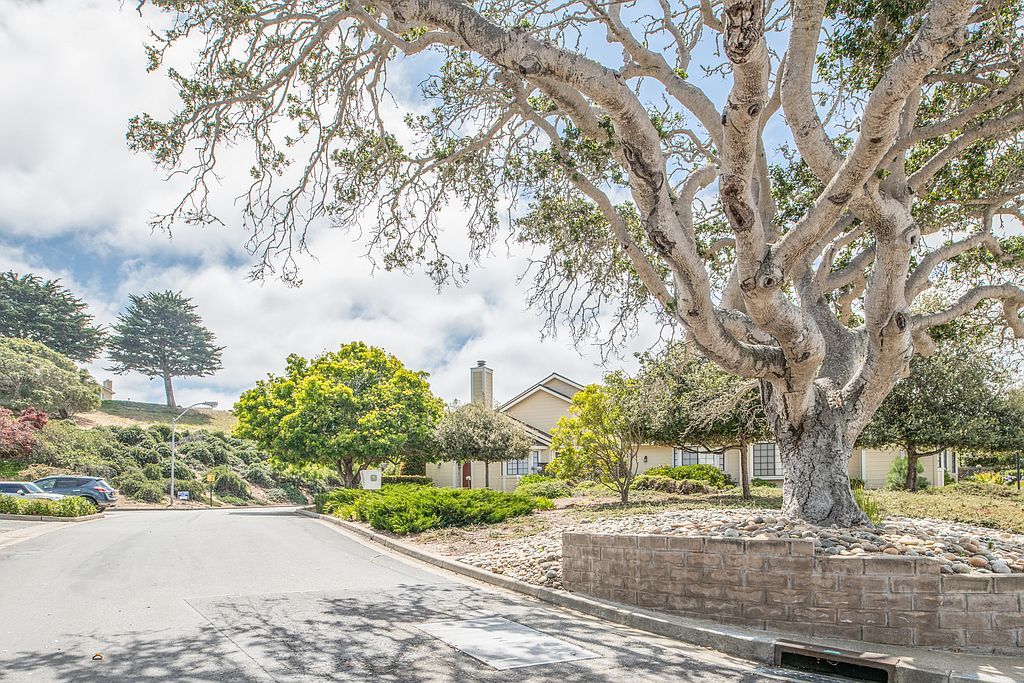 1091 Highlander Dr, Seaside, CA 93955