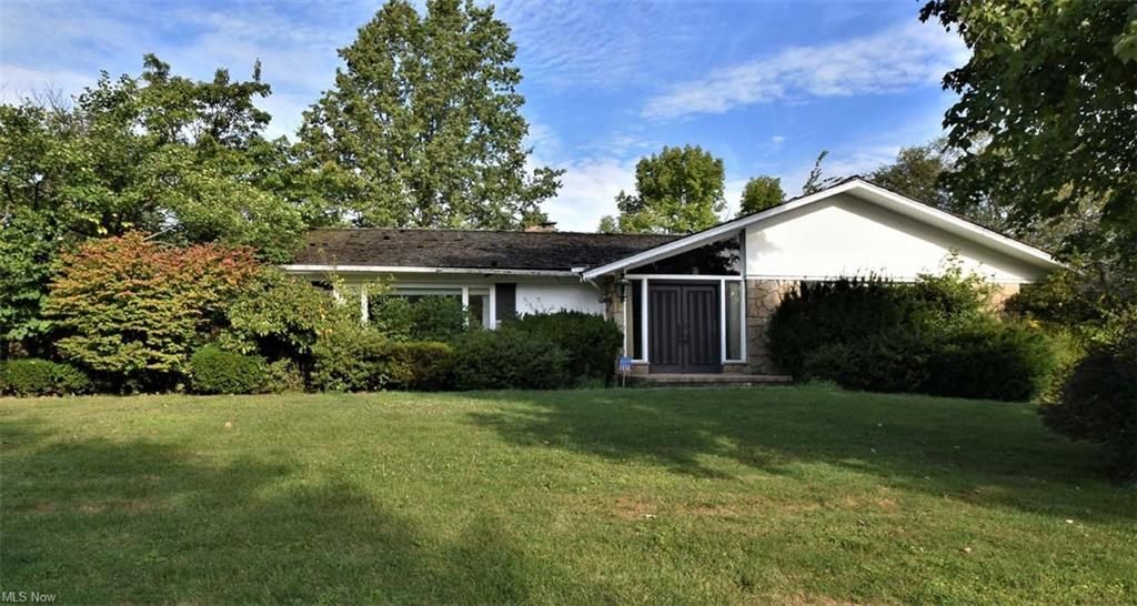 25161 Cardington Dr, Beachwood, OH 44122