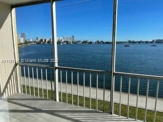 2910 Point East Dr #M205, Aventura, FL 33160