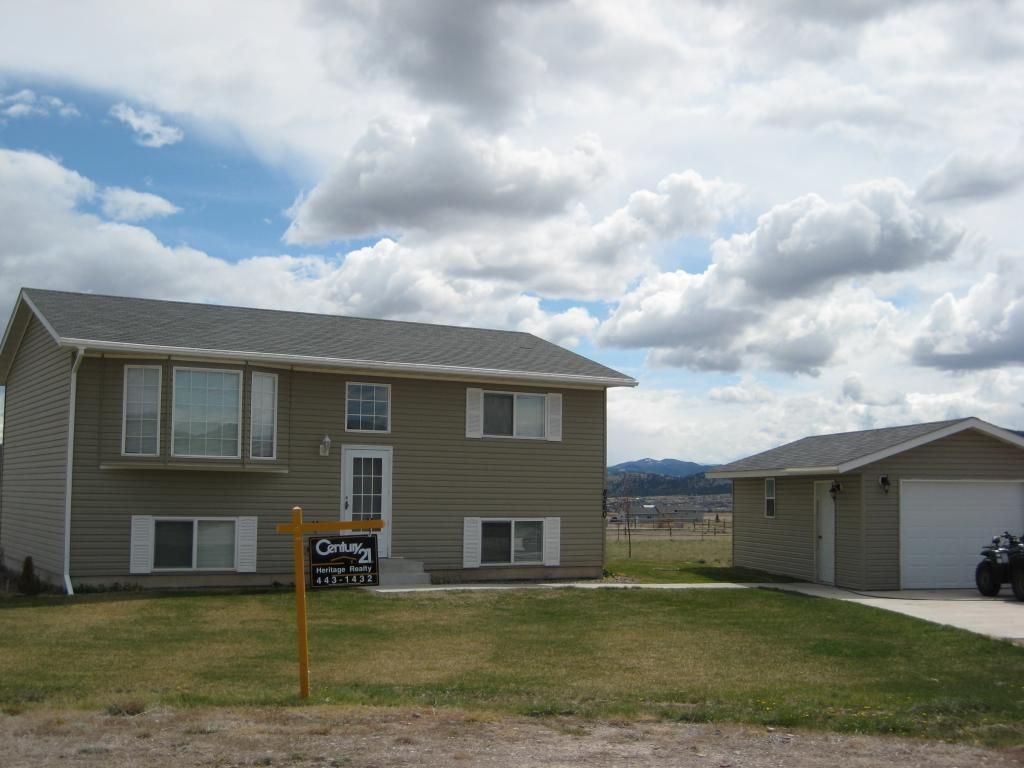 8260 Hillview Dr, Helena, MT 59602