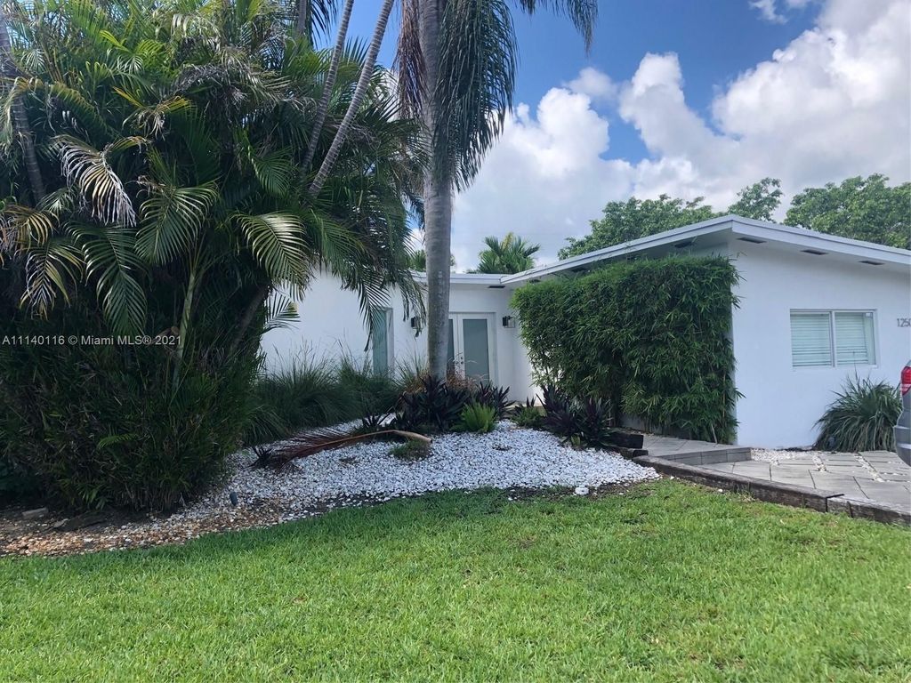 1250 98th St, Bay Harbor Islands, FL 33154