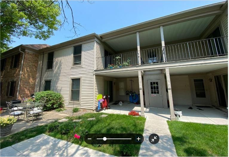1760 Sessions Walk #E, Hoffman Estates, IL 60169
